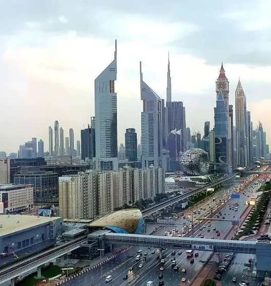 Nubes en el cielo de Dubai.