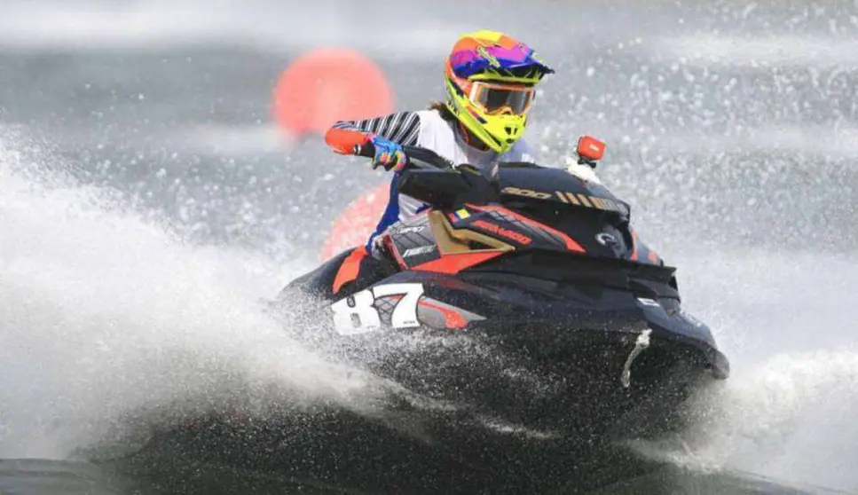 La campeona colombiana de Motonáutica.