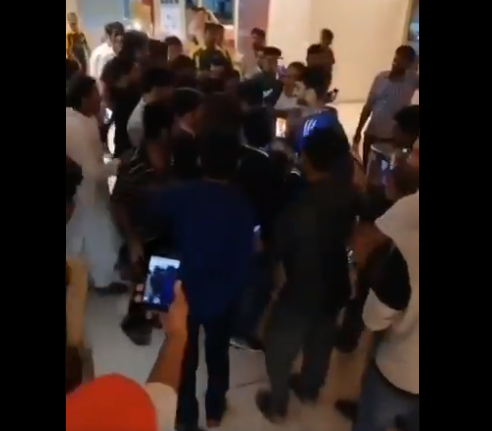Una captura del vídeo publicado por la estrella pakistaní.