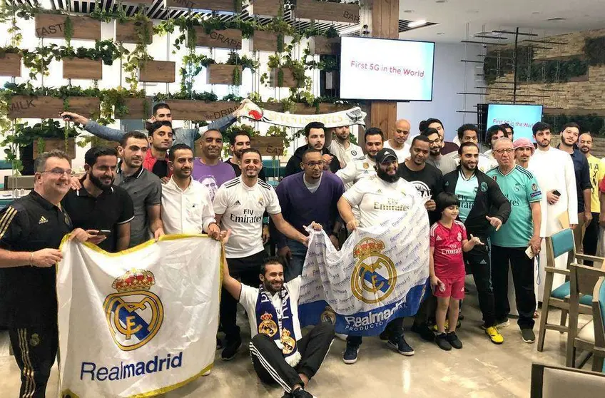 La Peña 7 Emirates disfrutó en Abu Dhabi de un extraordinario ambiente durante la disputa de 'El Clásico'. (EL CORREO)