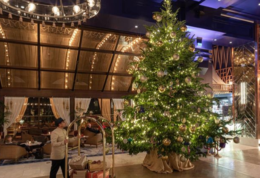 El árbol navideño más caro del mundo en un hotel de Marbella.