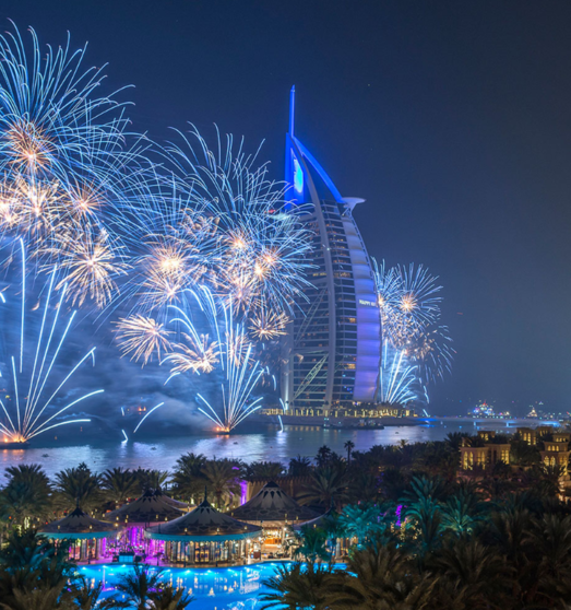 Fuegos artificiales en el hotel Burj Al Arab de Dubai.