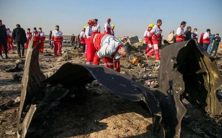 En la imagen de Reuters, el avión ucraniano siniestrado.