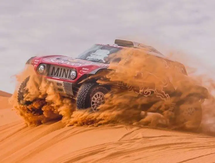 El coche del español Carlos Sainz en el Dakar.