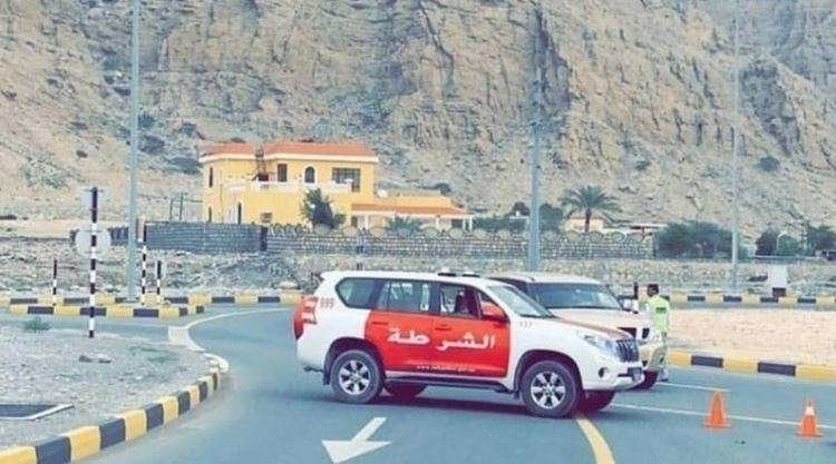 La policía bloquea la carretera que sube a Jebel Jais. (Twitter)