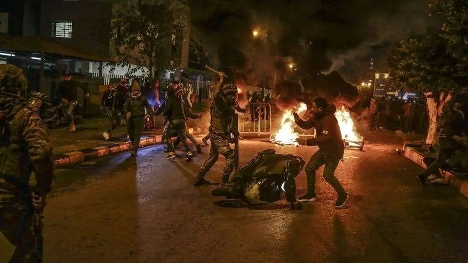 Una ciudad libanesa este martes por la noche. (Al Arabiya)