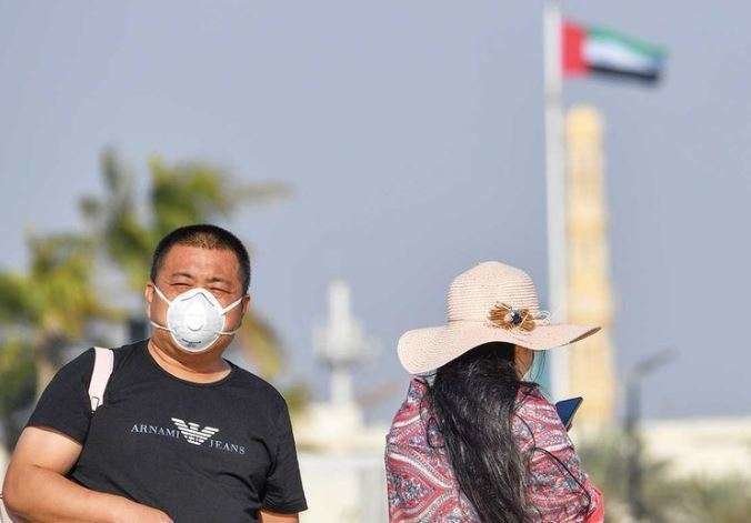 En la imagen de AFP, turistas chinos en EAU.