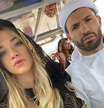 Agüero y su novia en la Gran Mezquita de Abu Dhabi. (Instagram)