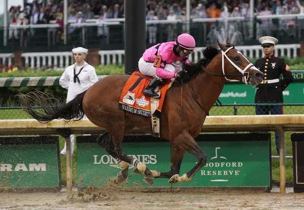 Luis Sáez monta Maximum Security durante una carrera del Derby de Kentucky. (AP)