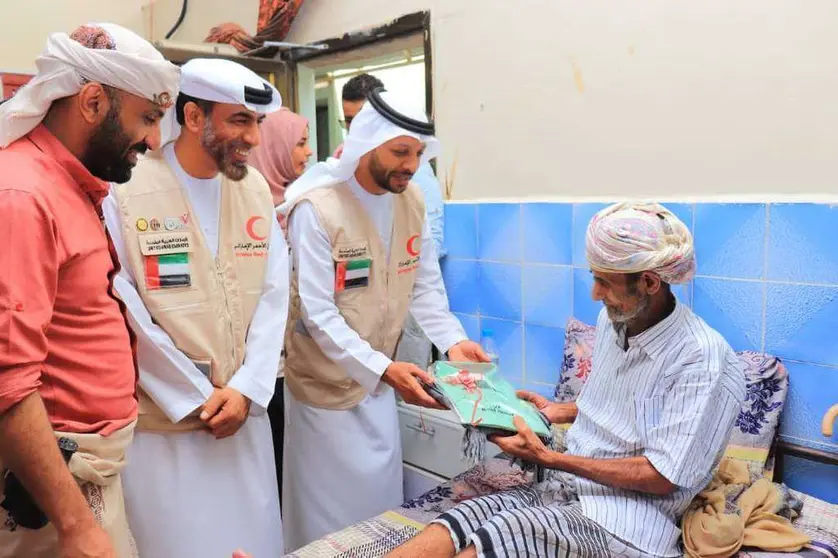 Trabajadores de Emirates Red Crescent en Adén. (WAM)