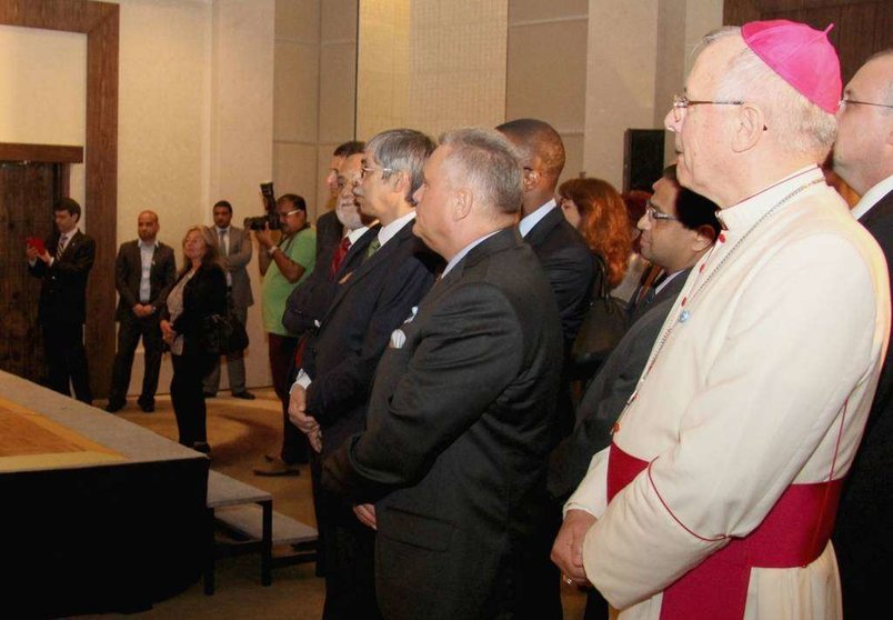 En la foto de EL CORREO, el obispo Hinder en la celebración del Dïa de Argentina.