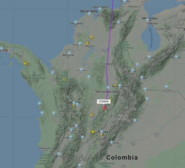 Una captura de pantalla de la web Flightradar24 del avión de Etihad a punto de aterrizar en Bogotá.