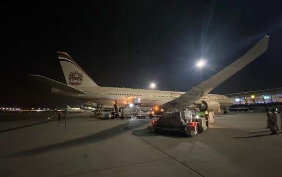 El avión de Etihad antes de partir hacia Bogotá.