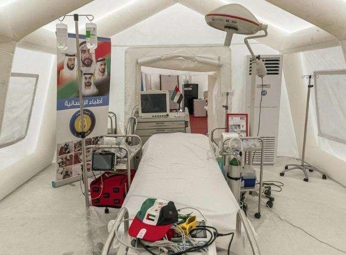 En la imagen de The National, una cama del hospital de campo en Ajman.
