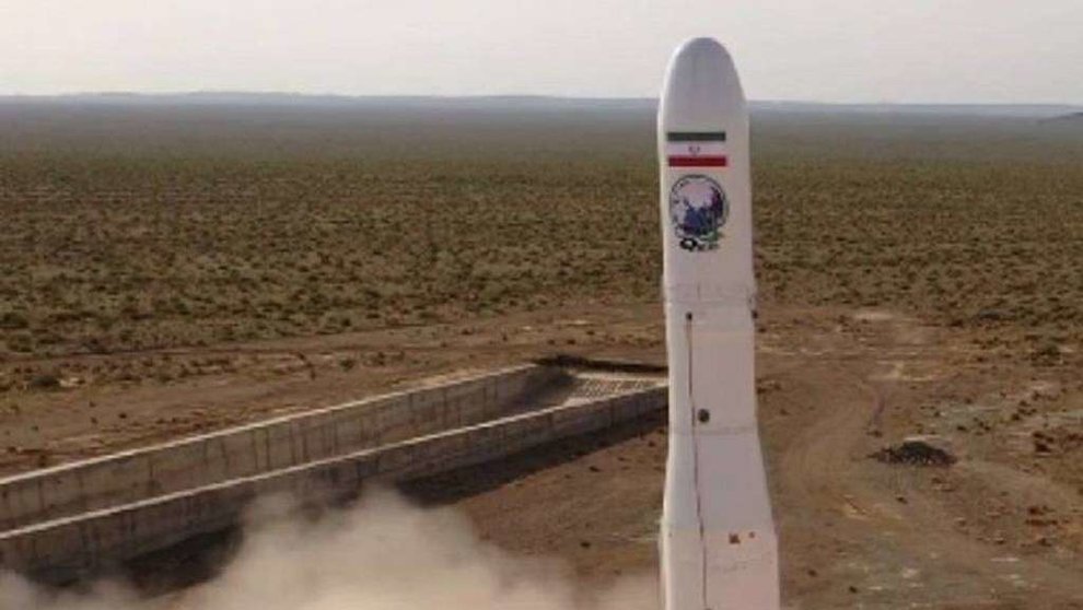 El cohete Qassed con el satélite Noor-1 antes del lanzamiento, en Irán, el 22 de abril.