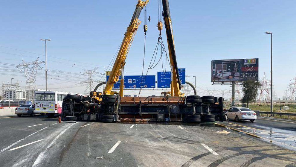 La Policía de Dubai difundió la imagen del camión en Sheikh Mohamed bin Zayed Road. 