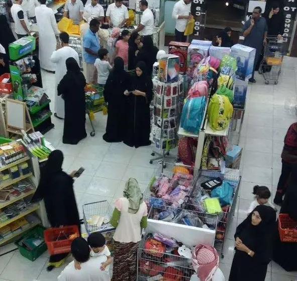 Niños en un centro comercial de Emiratos Árabes Unidos. (EL CORREO)