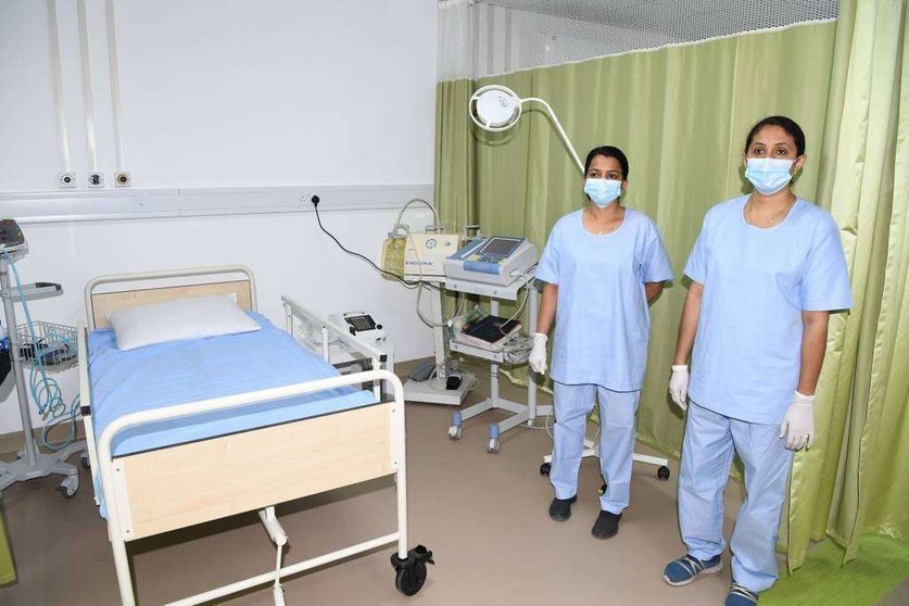 Personal sanitario en un hospital de campaña en EAU. (WAM)