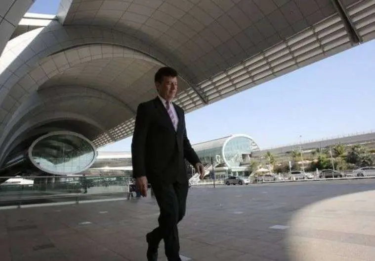 Paul Griffiths en el Aeropuerto Internacional de Dubai. (AP)