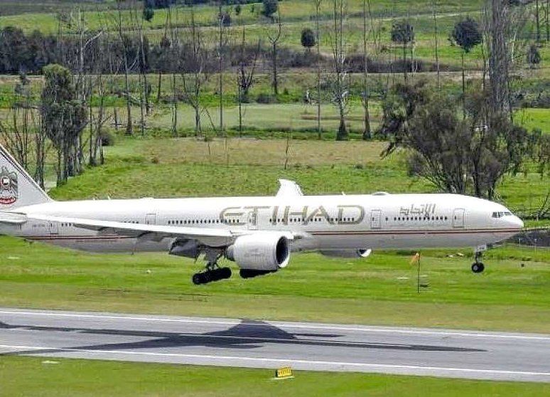 Aterrizaje en Bogotá de un vuelo humanitario operado por Etihad entre Colombia y Emiratos Árabes el 8 de abril de 2020. (Fuente externa)