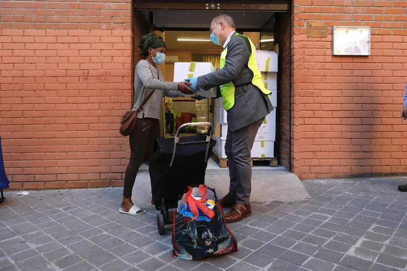 Donación efectuada por la Fundación para la Cultura Islámica y la Tolerancia Religiosa. la Confesión Religiosa Islámica Al-Tasamoh y la Mezquita del Jeque Zayed Bin Sultán de Granada. (FICRT / Jesús G. Feria)