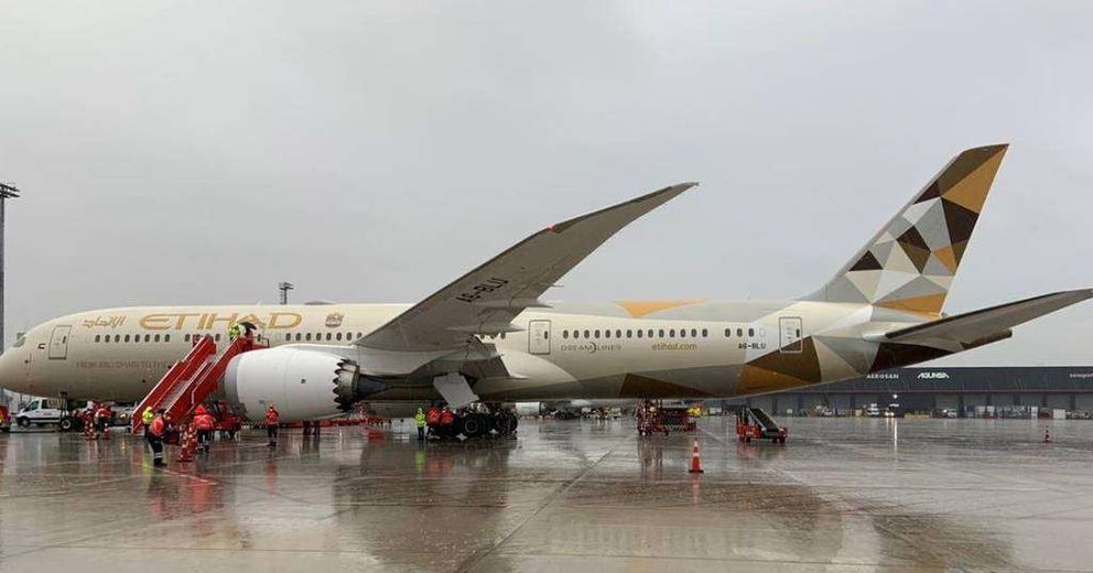 El avión de Etihad en el aeropuerto de Santiago de Chile. (WAM)