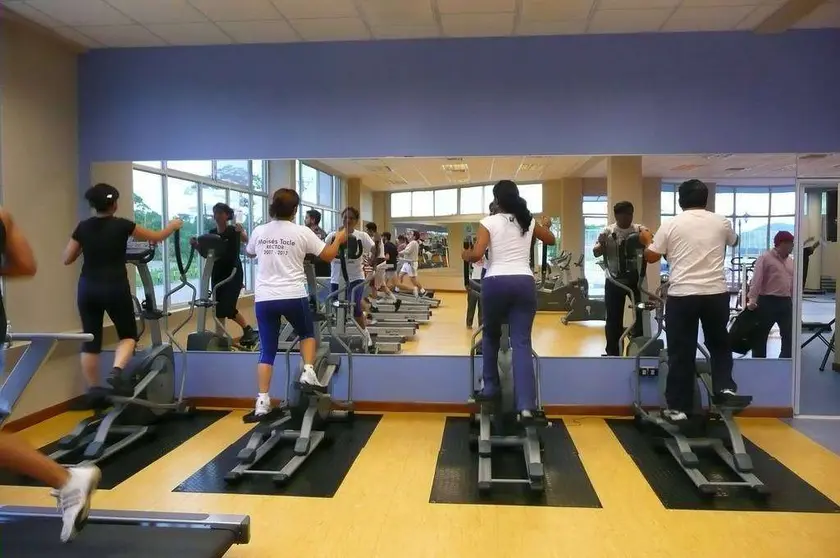 Los ruidos provienen de un gimnasio del mismo edificio.