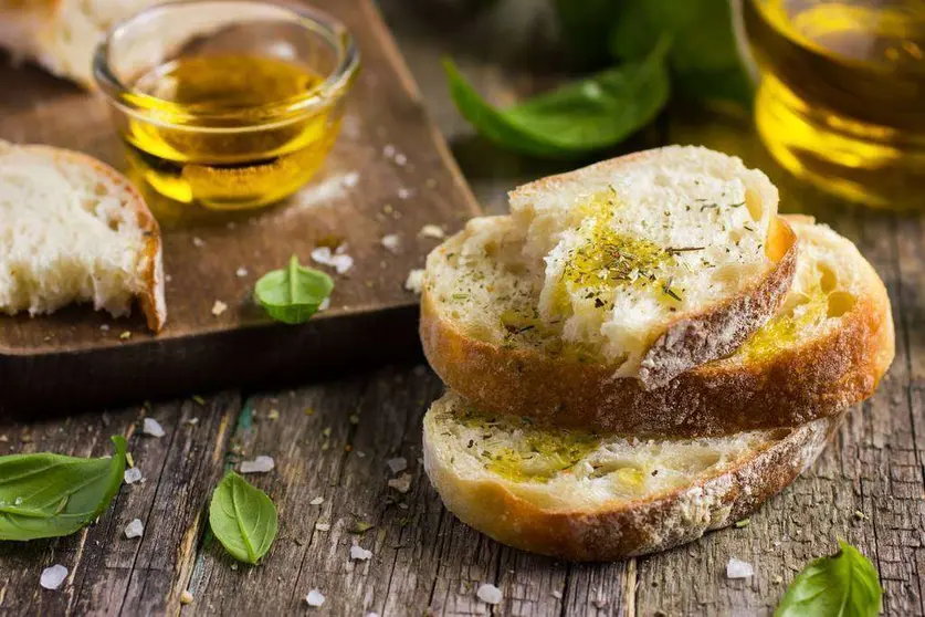 Tradicionales tostadas con Aceite de Oliva Virgen Extra. (Cedida)
