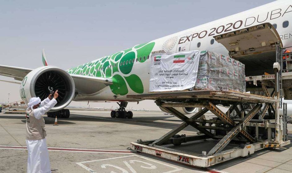 Un avión de Emirates traslada la ayuda sanitaria a Irán. (WAM)