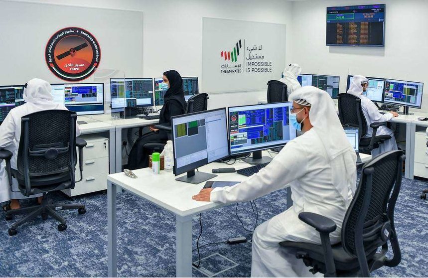 Trabajadores del sector espacial en Emiratos. (WAM)