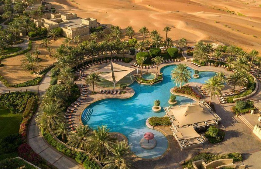 El hotel palacio en Abu Dhabi Qasr Al Sarab Desert Resort by Anantara.