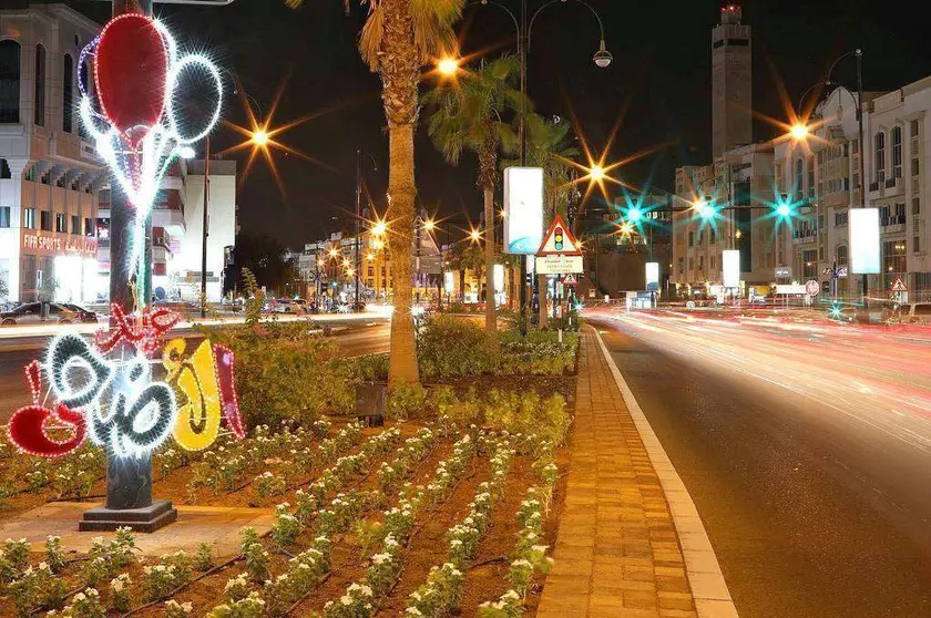 Calle de Al Ain engalanada con motivo de las celebraciones del Eid al Adha. (WAM)