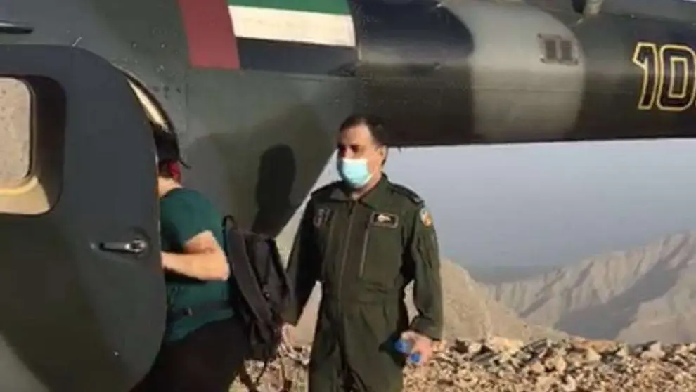 La Policía de Ras Al Khaimah difundió esta imagen del rescate.