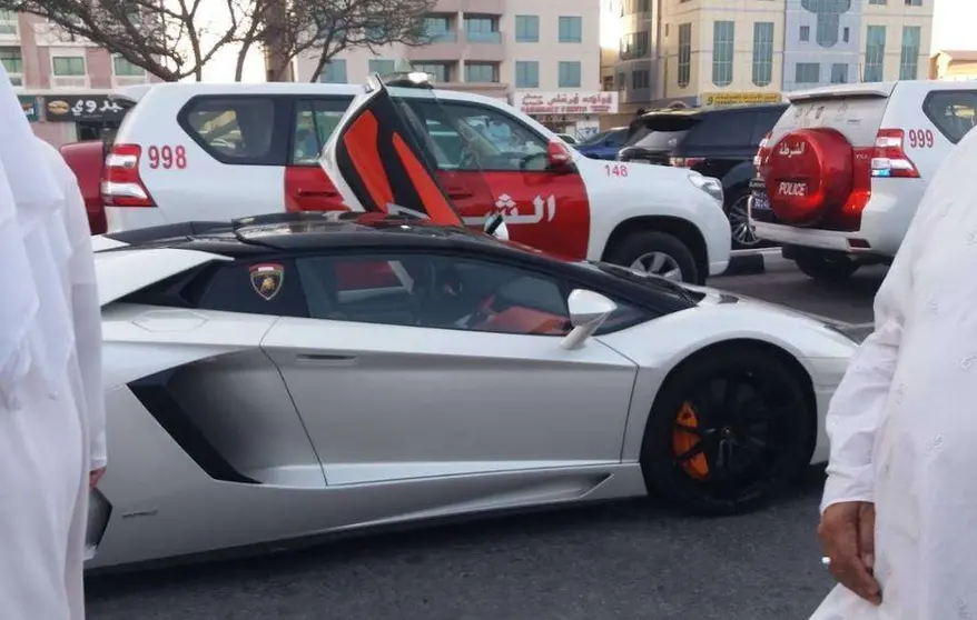 Vehículos en una carretera de Ras Al Khaimah. (EL CORREO)