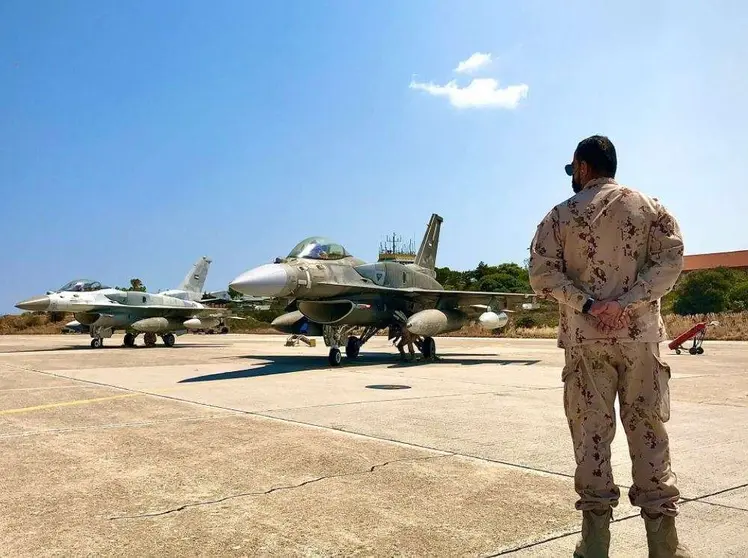 Aviones emiratíes F-16 en Grecia. (Twitter)