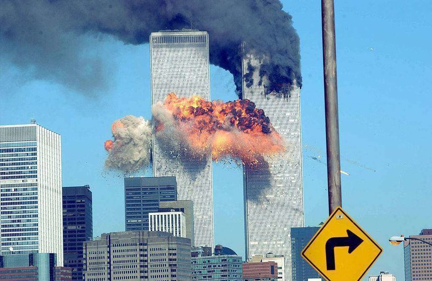 Así se veían las torres gemelas del World Trade Center el 11 de septiembre de 2001 cuando dos aviones se estrellaron contra ellas en los ataques terroristas más mortíferos de la historia del país. (Getty Images)