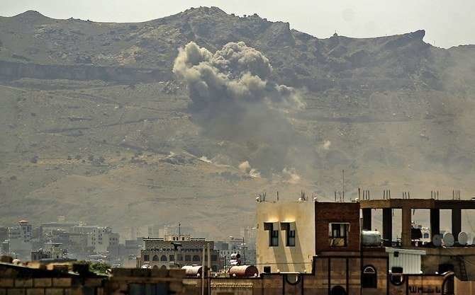 Ataque aéreo de la Coalición liderada por Arabia Saudita en la capital yemení, Saná, el 1 de julio de 2020. (AFP)
