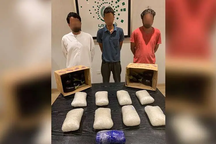 La Policía de Dubai difundió esta imagen de la banda y la droga confiscada.