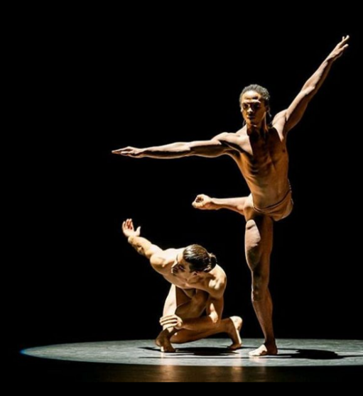 En primer término el bailarín cubano Carlos Acosta. (Instagram)