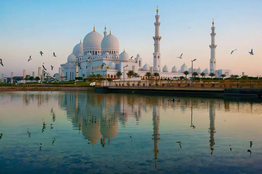 Una bella imagen de la Gran Mezquita Jeque Zayed en Abu Dhabi. (WAM)