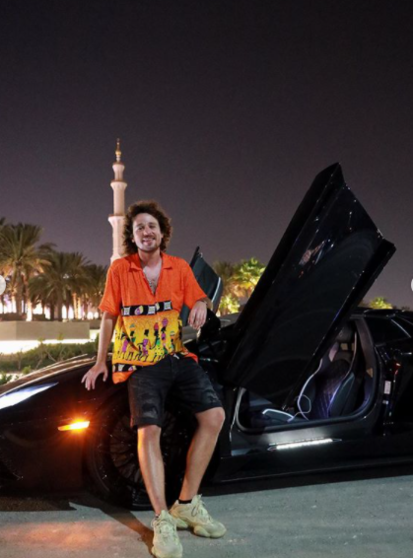  El mexicano en Dubai junto al Lamborghini Aventador 2020 alquilado. (Instagram)