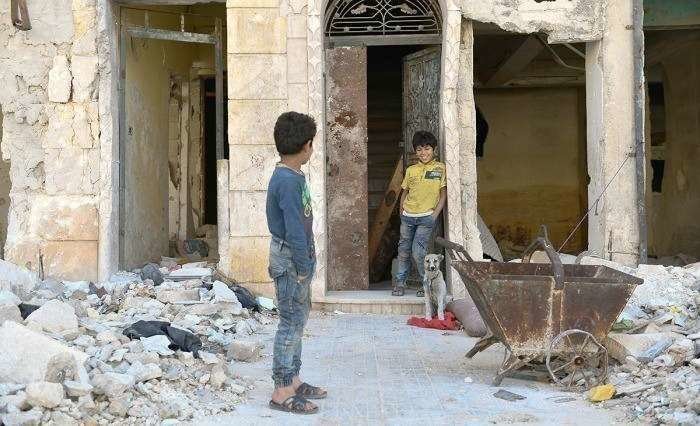 Niños juegan entre las ruinas en Siria. (eacnur.org)