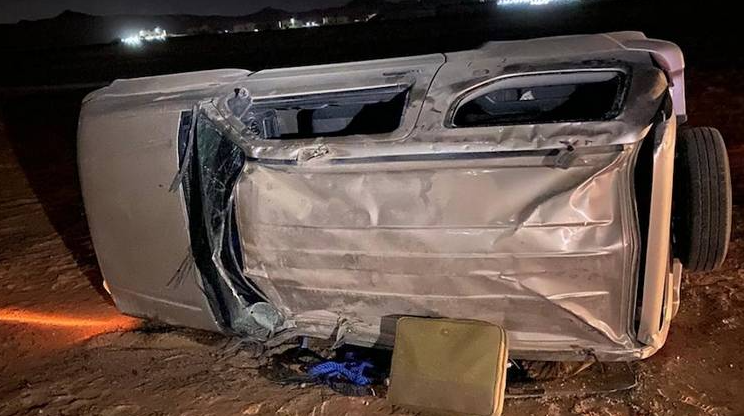 La Policía de RAK difundió esta imagen del estado en el que quedó el coche tras el accidente.