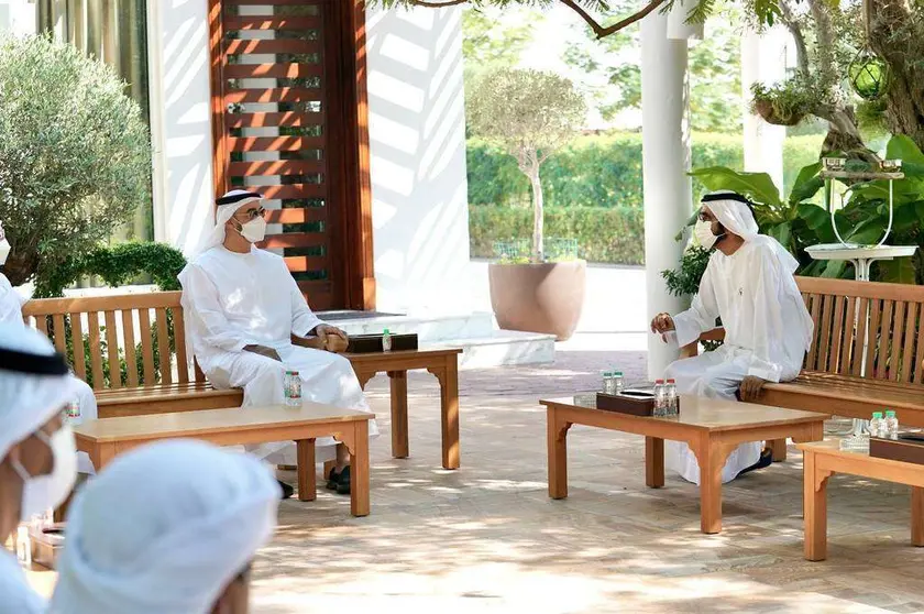 Encuentro del jeque Mohammed bin Rashid con el jeque Mohamed bin Zayed. (WAM)