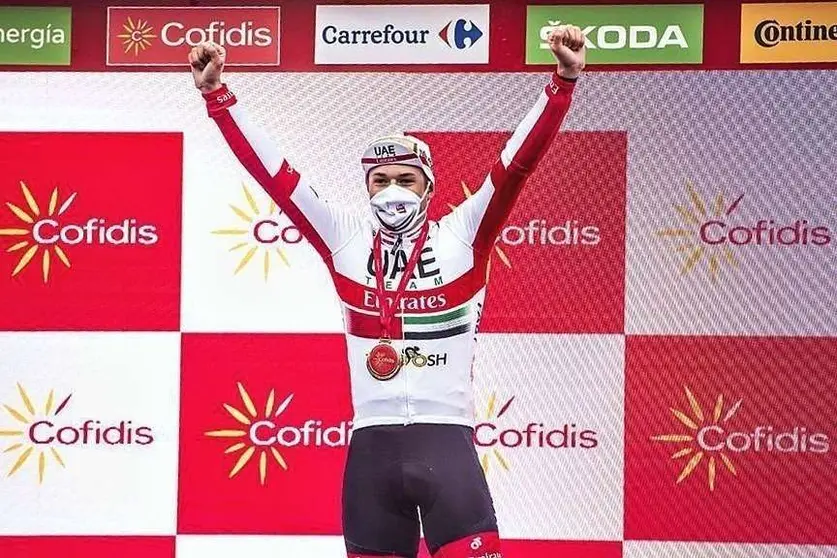 Jasper Philipsen, del UAE Team Emirates, tras vencer en la décimoquinta etapa de la Vuelta a España.