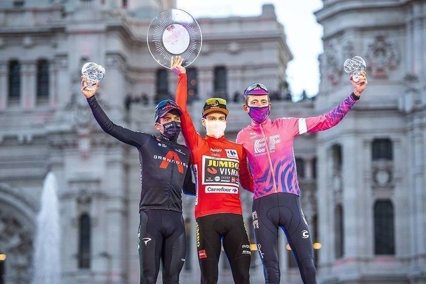 El trío ganador de La Vuelta Ciclista a España 2020. (Fuente externa)
