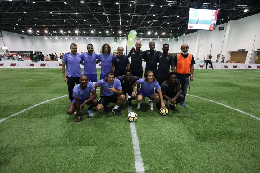 Figo, Puyol, Seedorf, Kluivert o Michel Salgado, entre los participantes en el Dubai Fitness Challenge 30x30.(WAM) 