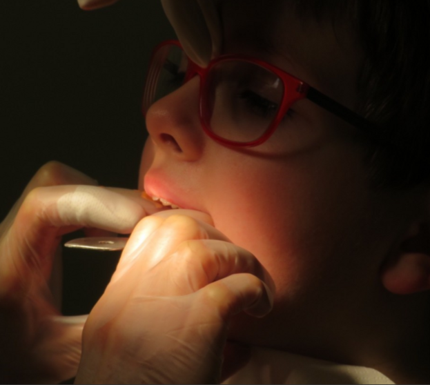 Un niño en una visita médica. (Fuente externa)