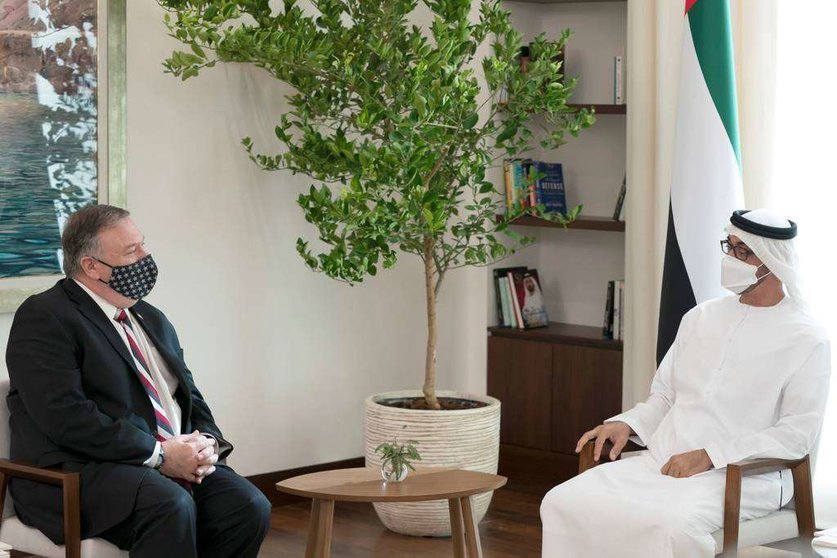 El príncipe heredero de Abu Dhabi y el secretario de Estado de EEUU. (WAM)