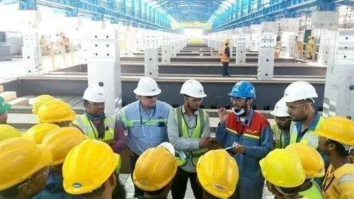 Profesionales de EGA en una planta en EAU. (EGA)